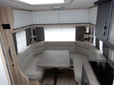 HOBBY De Luxe 460 UFe - akce 50.tis. příslušenství