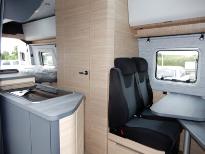 HOBBY MAXIA VAN 680 ET - VELETRŽNÍ CENOVÁ NABÍDKA 