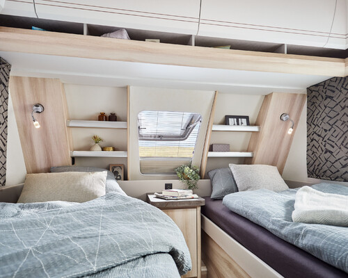 DE LUXE